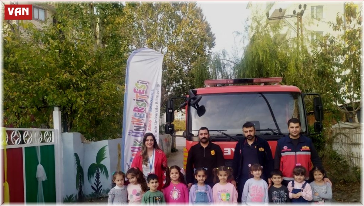 Miniklerin yangın tatbikatı gerçeği aratmadı