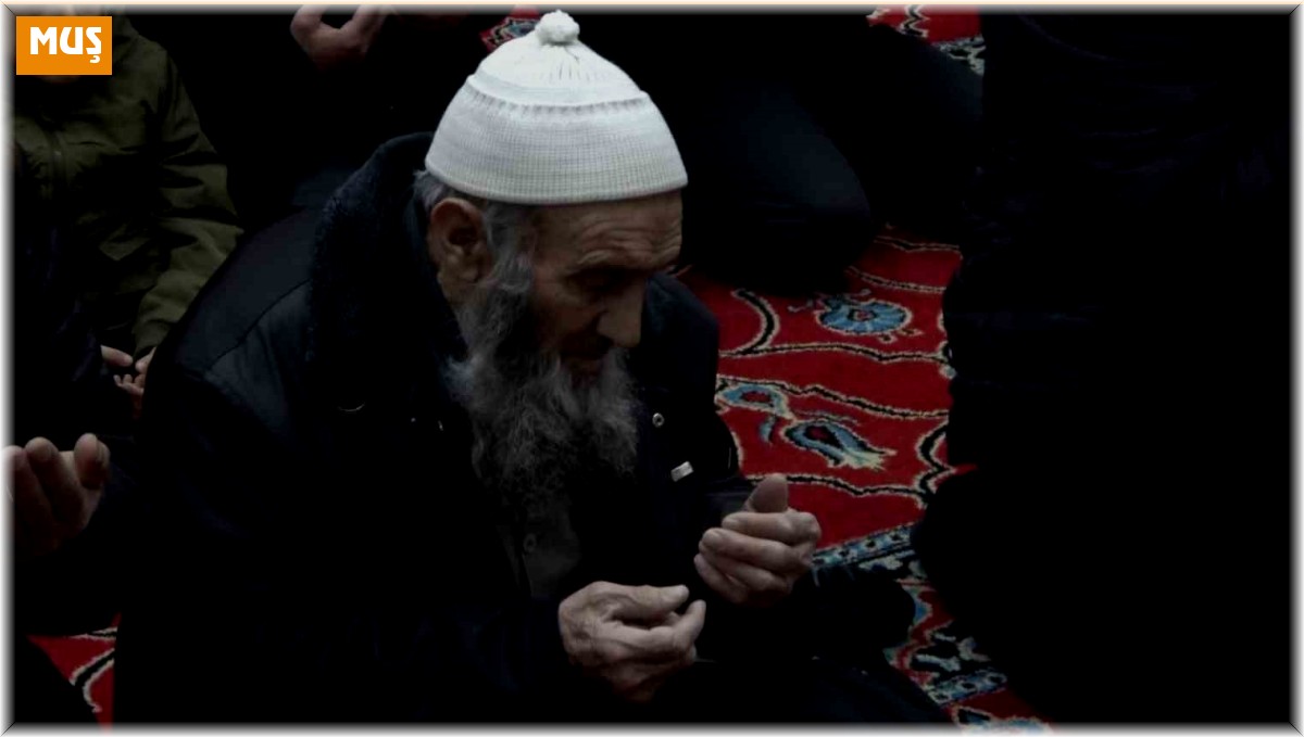 Miraç gecesinde depremzedeler için eller semaya açıldı