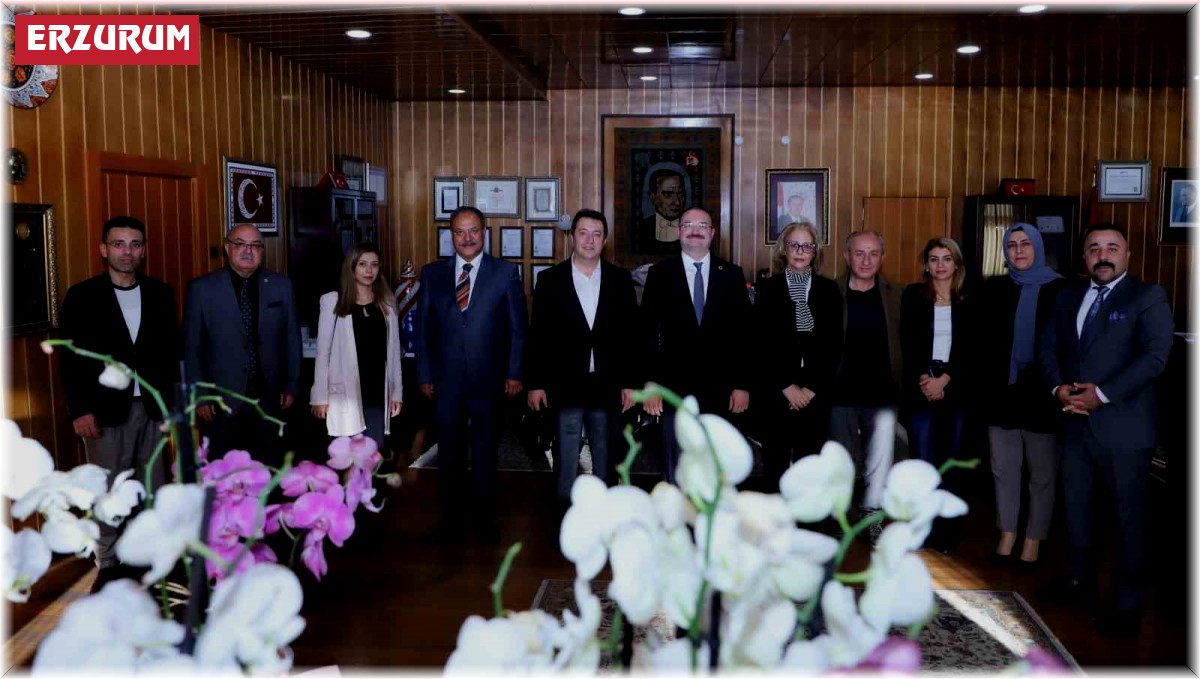 Mobbing ile Mücadele Derneği yöneticilerinden Rektör Hacımüftüoğlu'na ziyaret