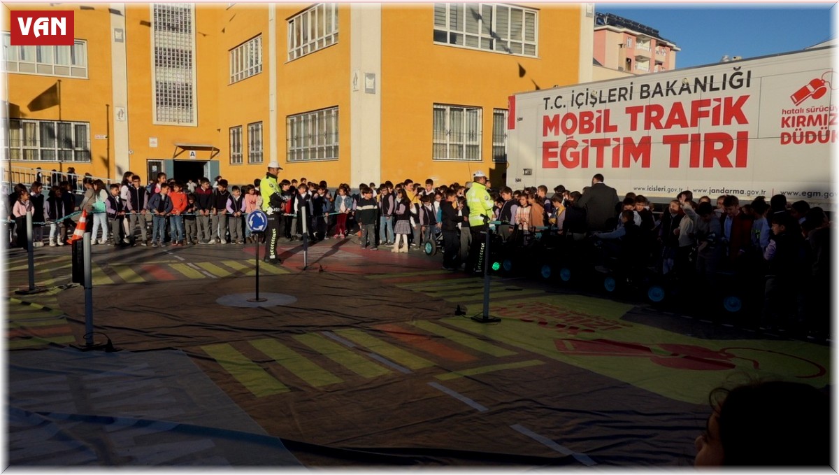 Mobil trafik eğitim tırı Erciş'te