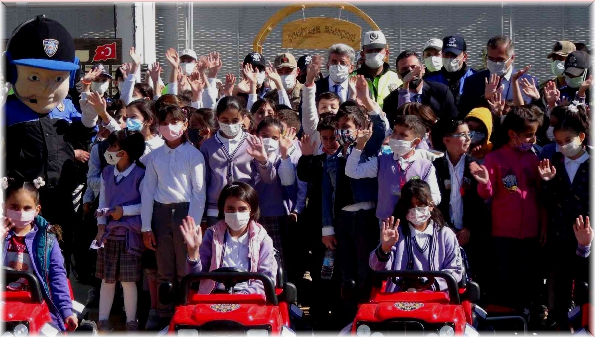 Mobil trafik eğitim tırı Van'da