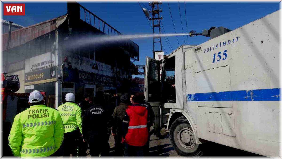 Mobilya mağazasında korkutan yangın