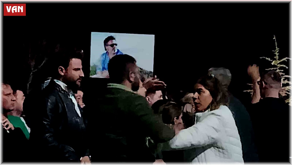 Moein konserinde gerginlik