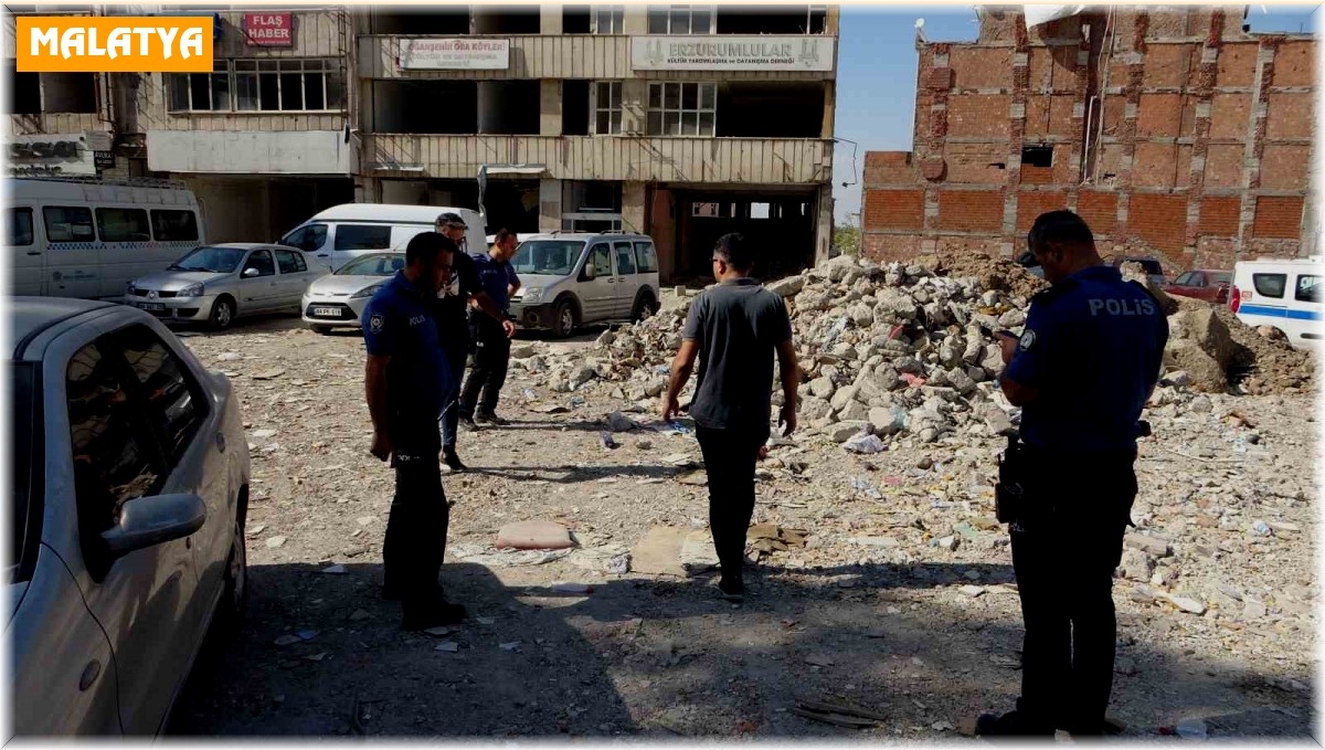 Molozların arasında kanlı saldırı: 1 yaralı