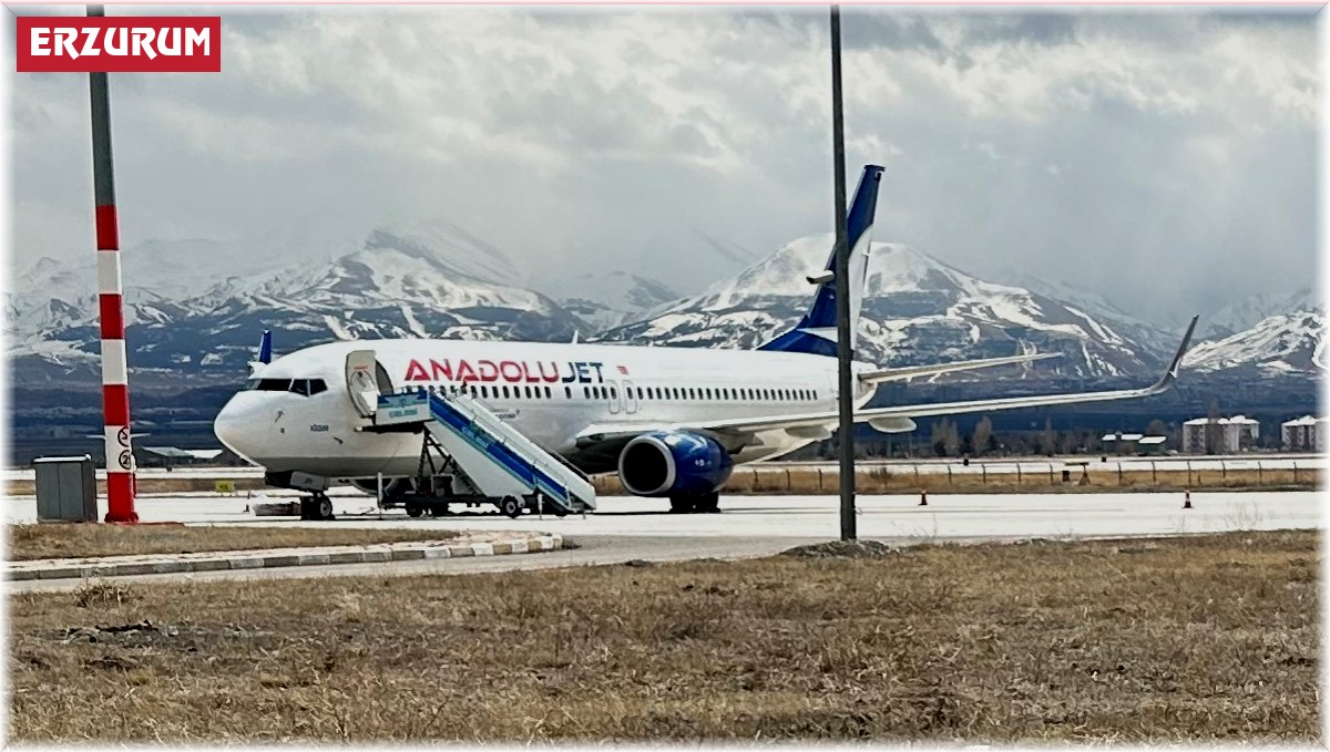 Motor ve kanat kısmını iniş sırasında piste sürten THY'nin TK 7575 sefer sayılı uçağı Erzurum Havalimanında onarılacak