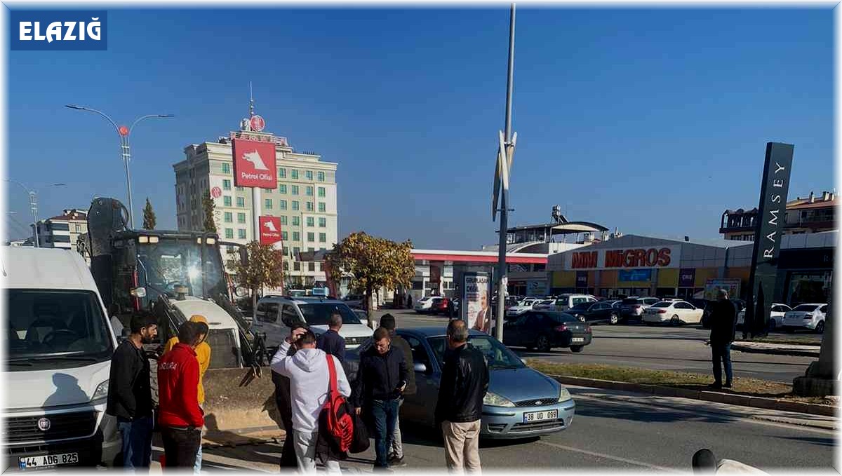 Motorlu kuryeye çarpıp olay yerinden kaçtı