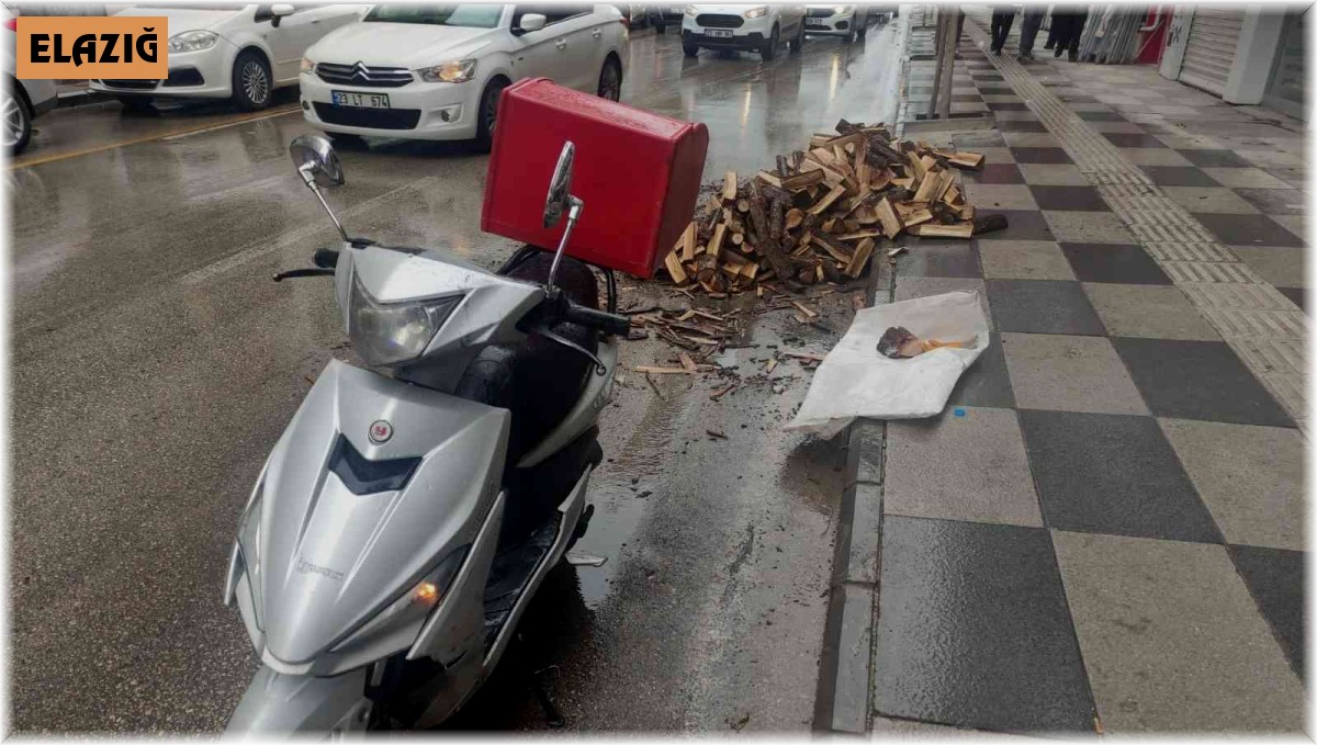 Motosiklet kayganlaşan yolda devrildi, sürücü yaralandı