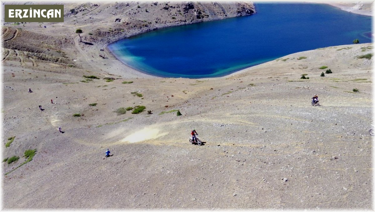 Motosiklet tutkunları 3 bin rakımda adrenaline doydu