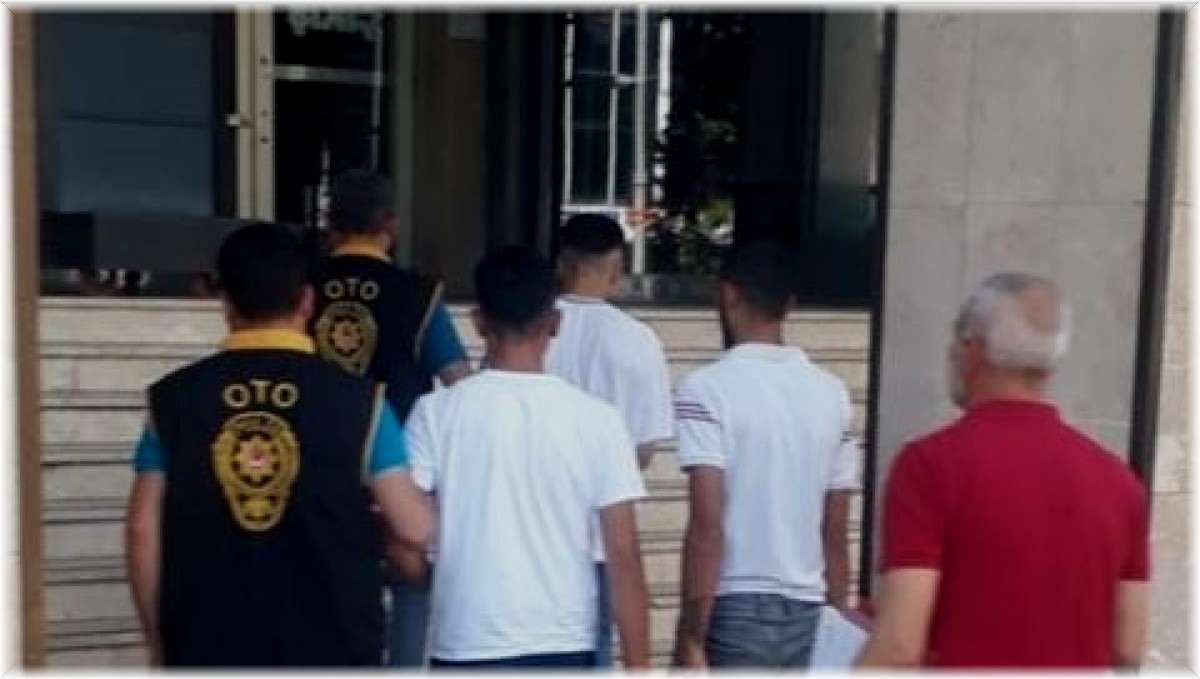 Motosiklet ve kayısı hırsızları yakalandı