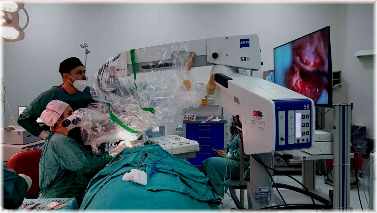 MTÜ'de koklear implantasyon operasyonu sevinci