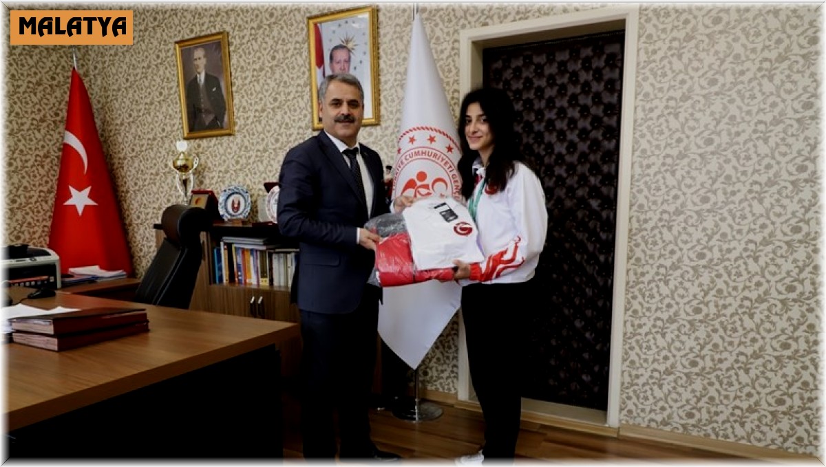 Muaythai Avrupa Şampiyonu Aslan'a hediye