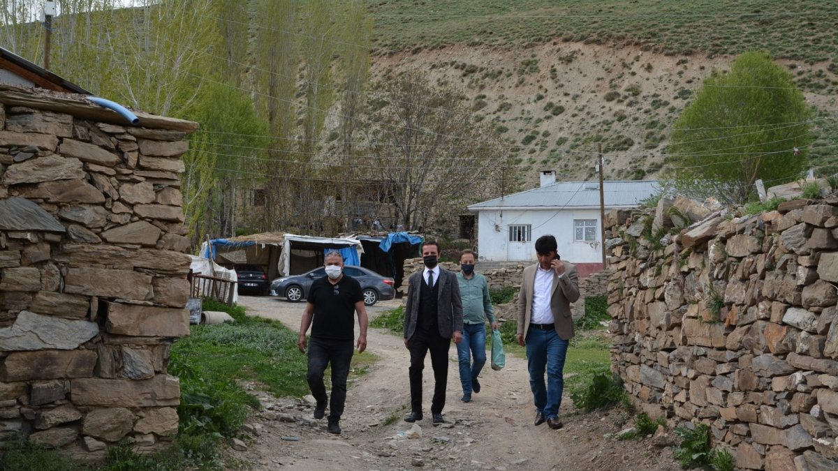 Müdür Abdullahoğlu'ndan şehit ailelerine ziyaret