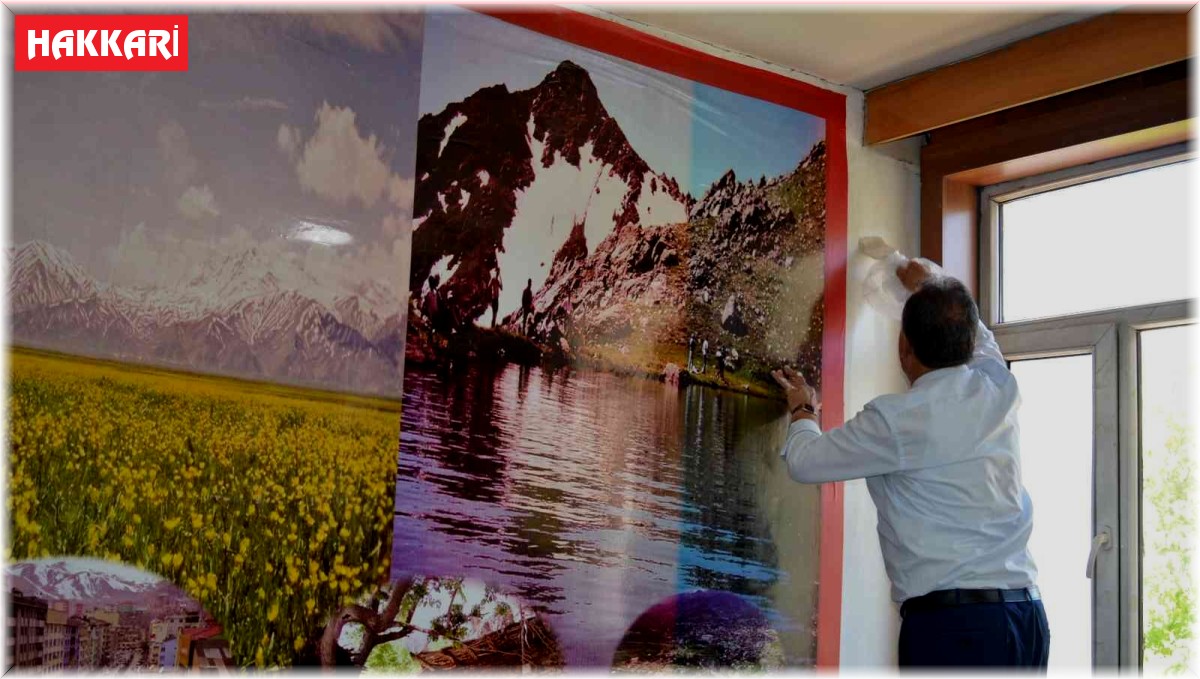 Müdür Demir eline fırçayı alıp zabıta odasını boyadı