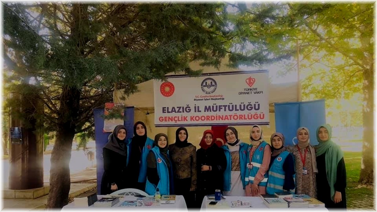 Müftülükten üniversite öğrencileri için tanıtım standı