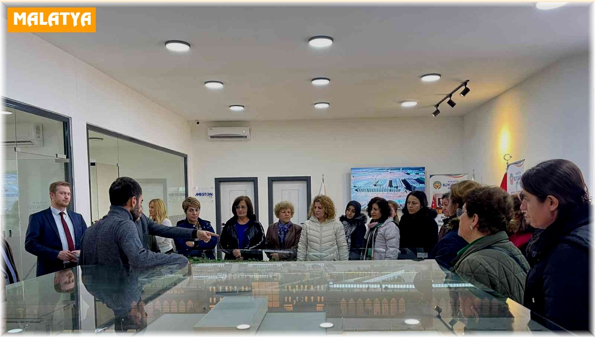 Muhtar ve mahalleliye "hizmet" gezisi