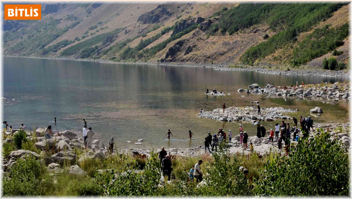 'Mükemmeliyet ödüllü' Nemrut Kalderası ziyaretçi akınına uğruyor