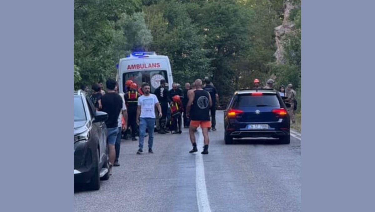 Munzur Çayı'na düşen genç kız, kalp masajıyla hayata tutundu