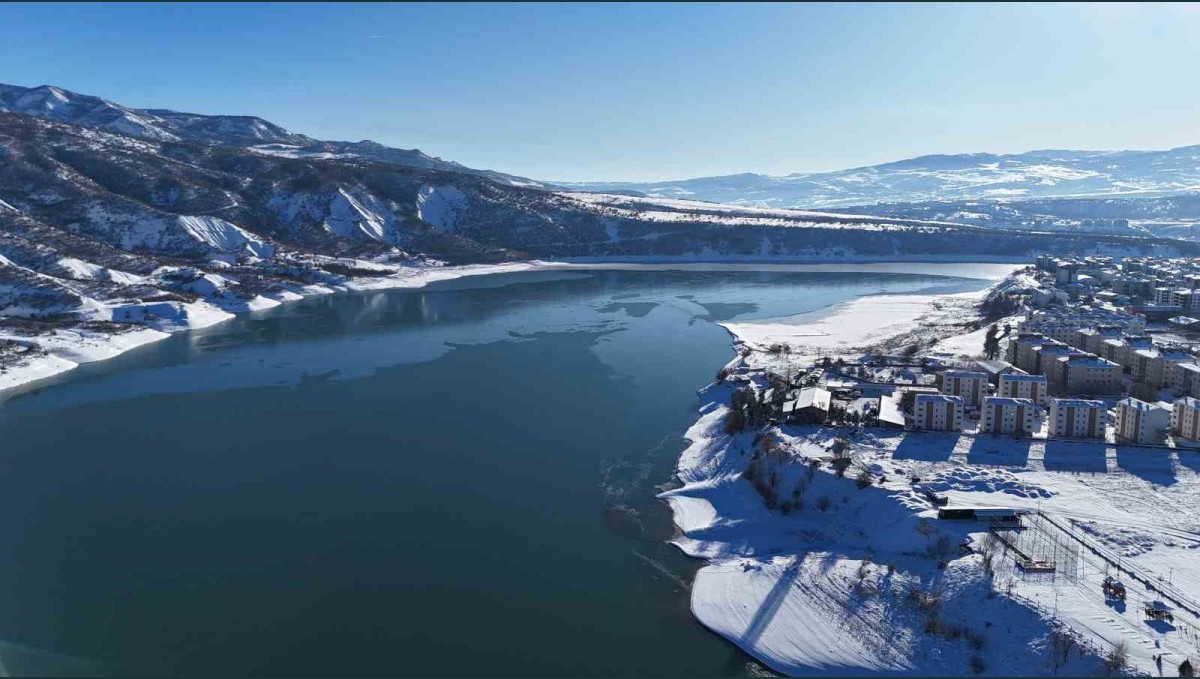Munzur Nehri'nin kıyısında, karlar altında bir şehir: Tunceli, havadan görüntülendi