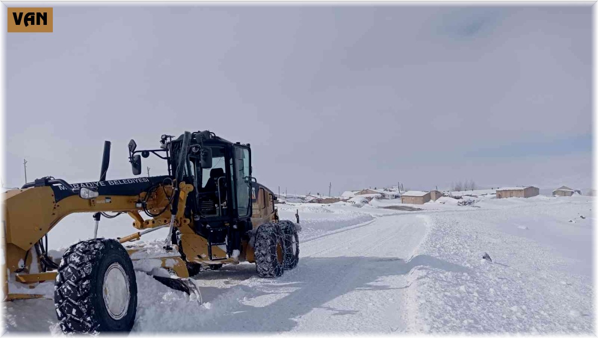 Muradiye Belediyesinden karla mücadele çalışması