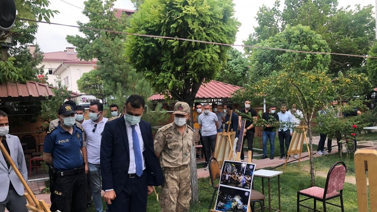 Muradiye'de 15 Temmuz Demokrasi Şehitleri Anma Günü resim sergisi açıldı