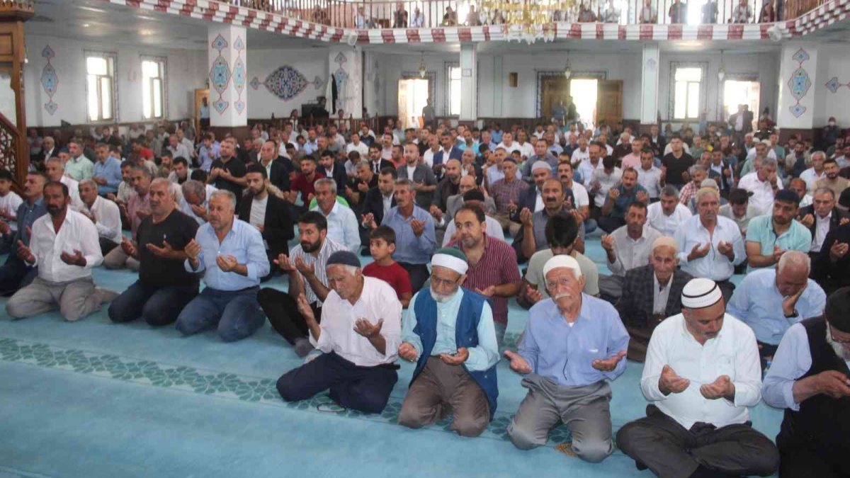 Muradiye'de 15 Temmuz şehirleri için mevlit okutuldu