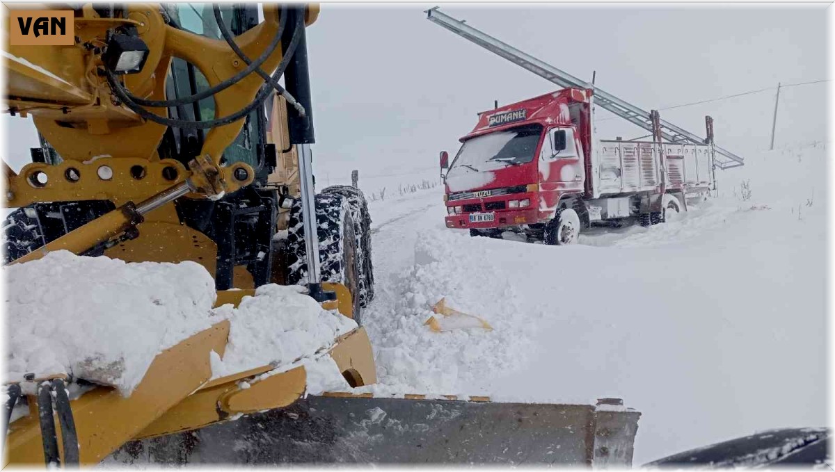 Muradiye'de 15 yerleşim yerinin yolu kapandı