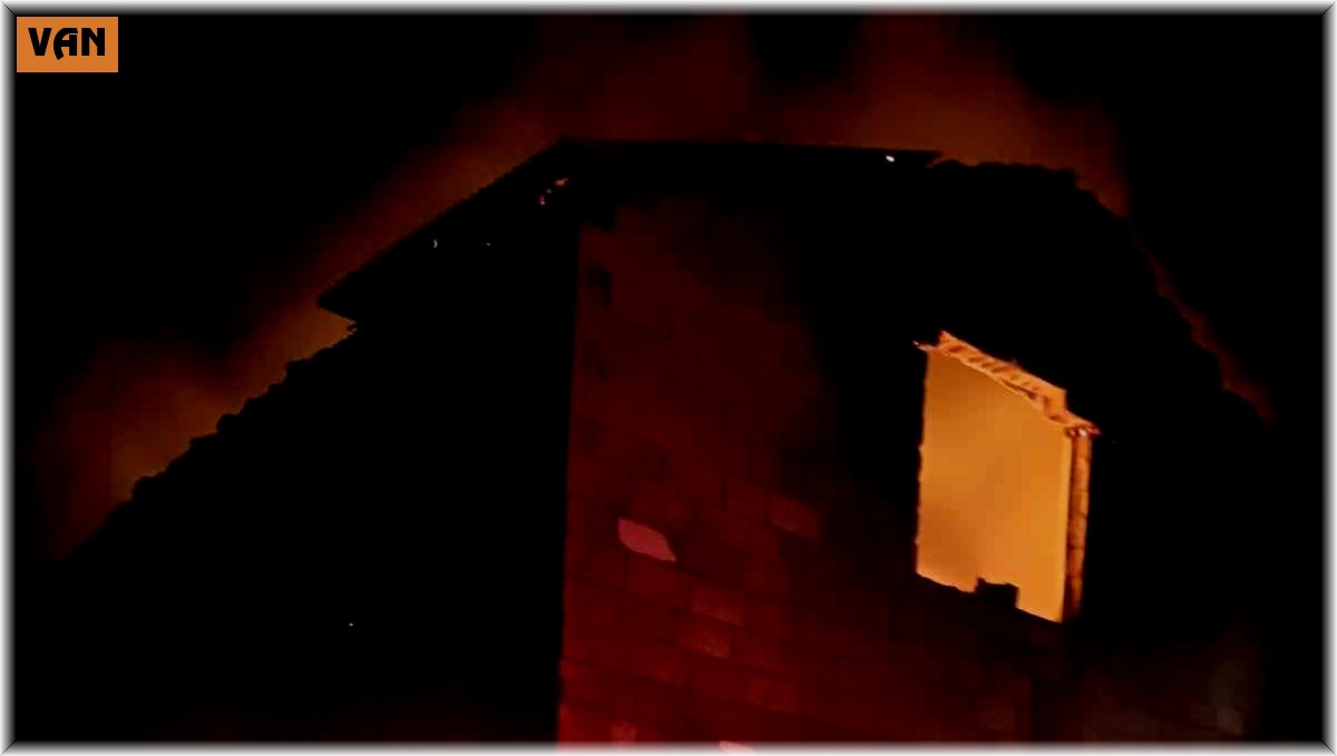 Muradiye'de alevli gece