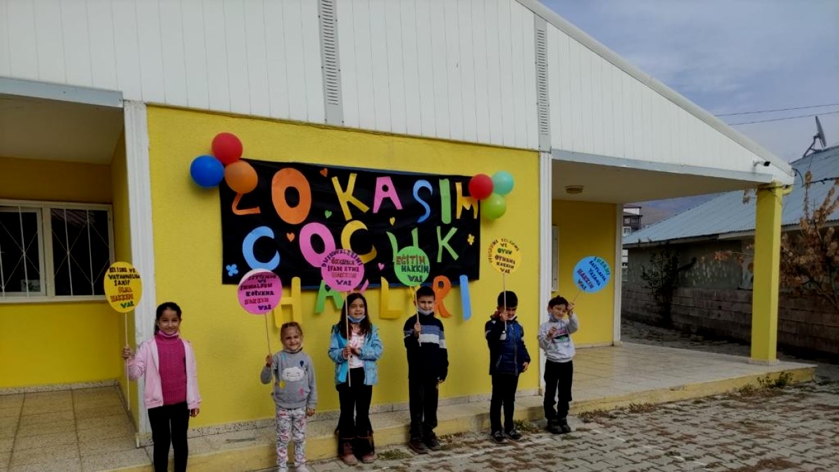 Muradiye'de 'Dünya Çocuk Hakları Günü' kutlandı