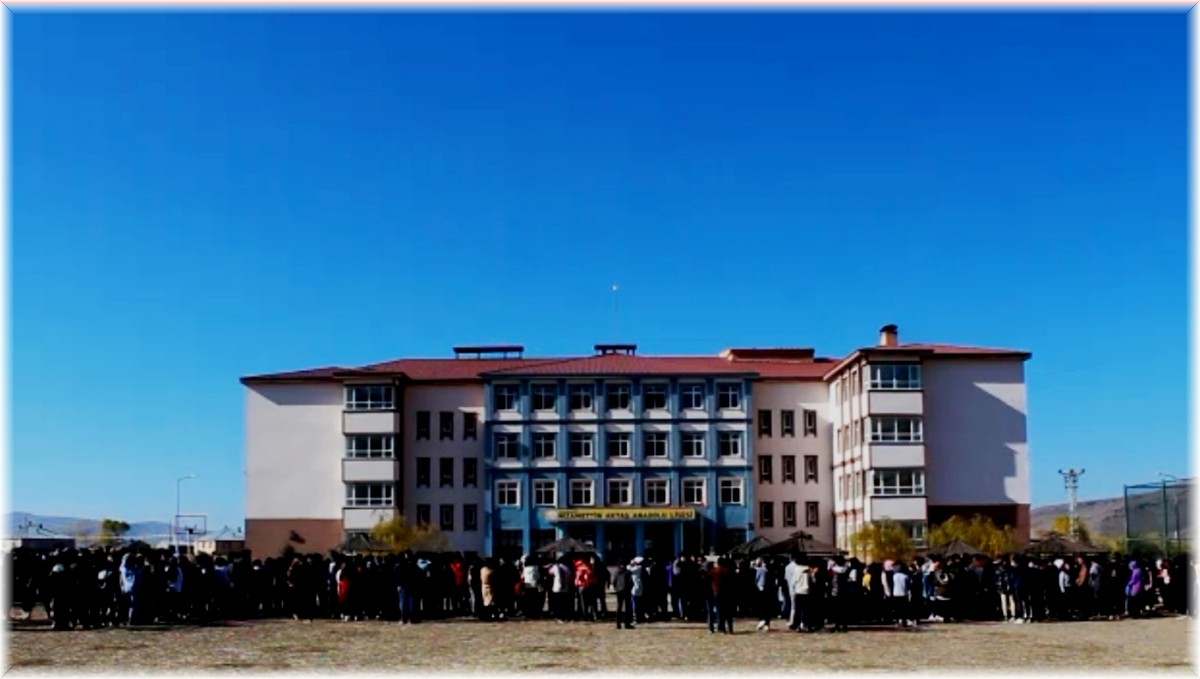 Muradiye'de gerçeğini aratmayan deprem tatbikatı