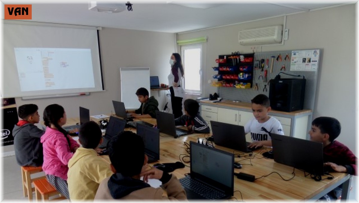 Muradiye'de "Tasarım ve Beceri Atölyesi" kuruldu