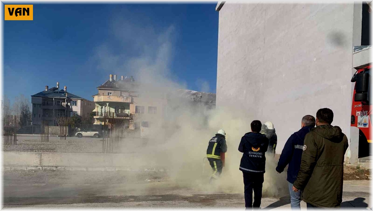 Muradiye'de trafo yangını