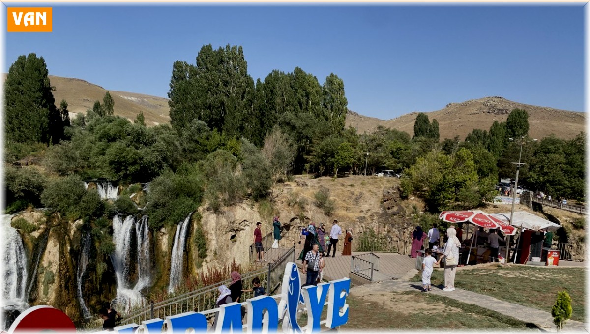 Muradiye Şelalesi'ne yoğun ilgi