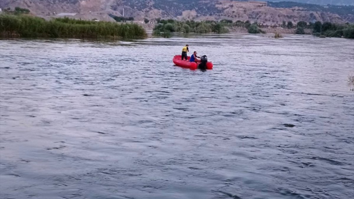 Murat Nehri'nde mahsur kalan 3 kişi kurtarıldı