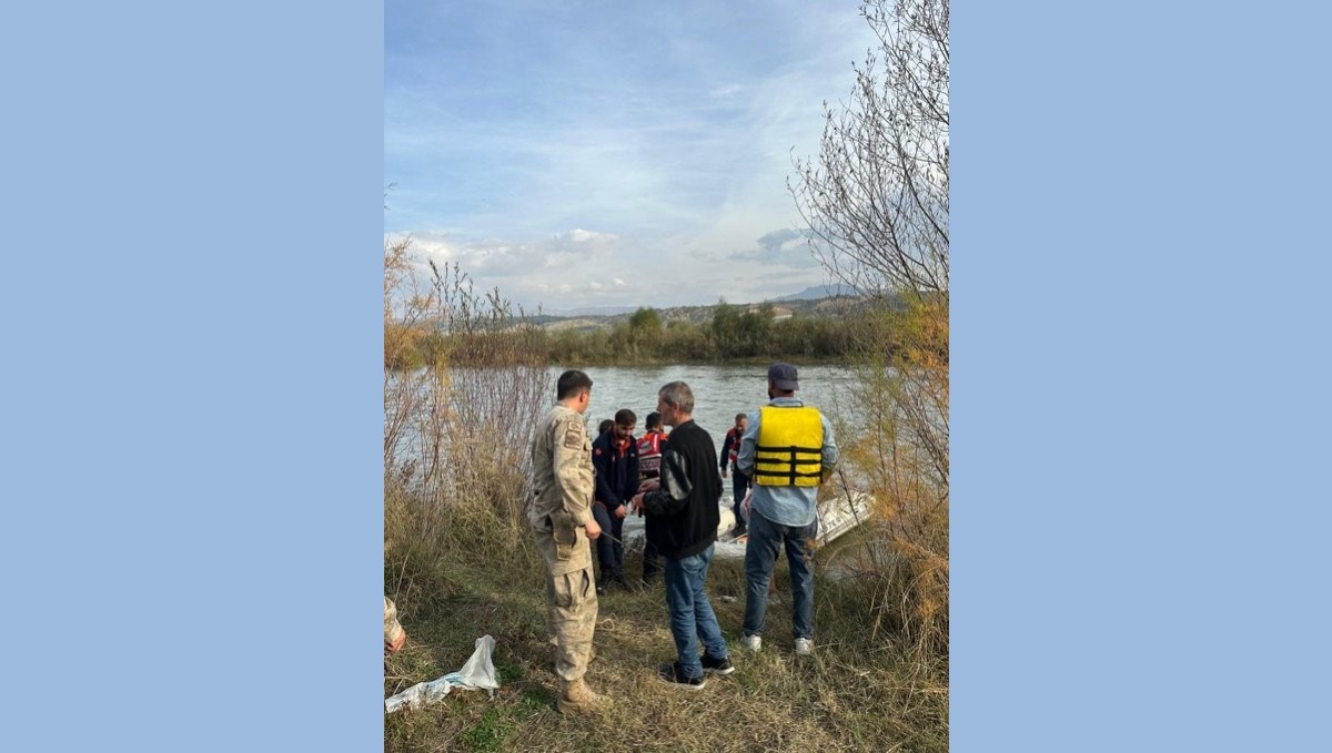 Murat Nehri'nde mahsur kalan vatandaşlar kurtarıldı