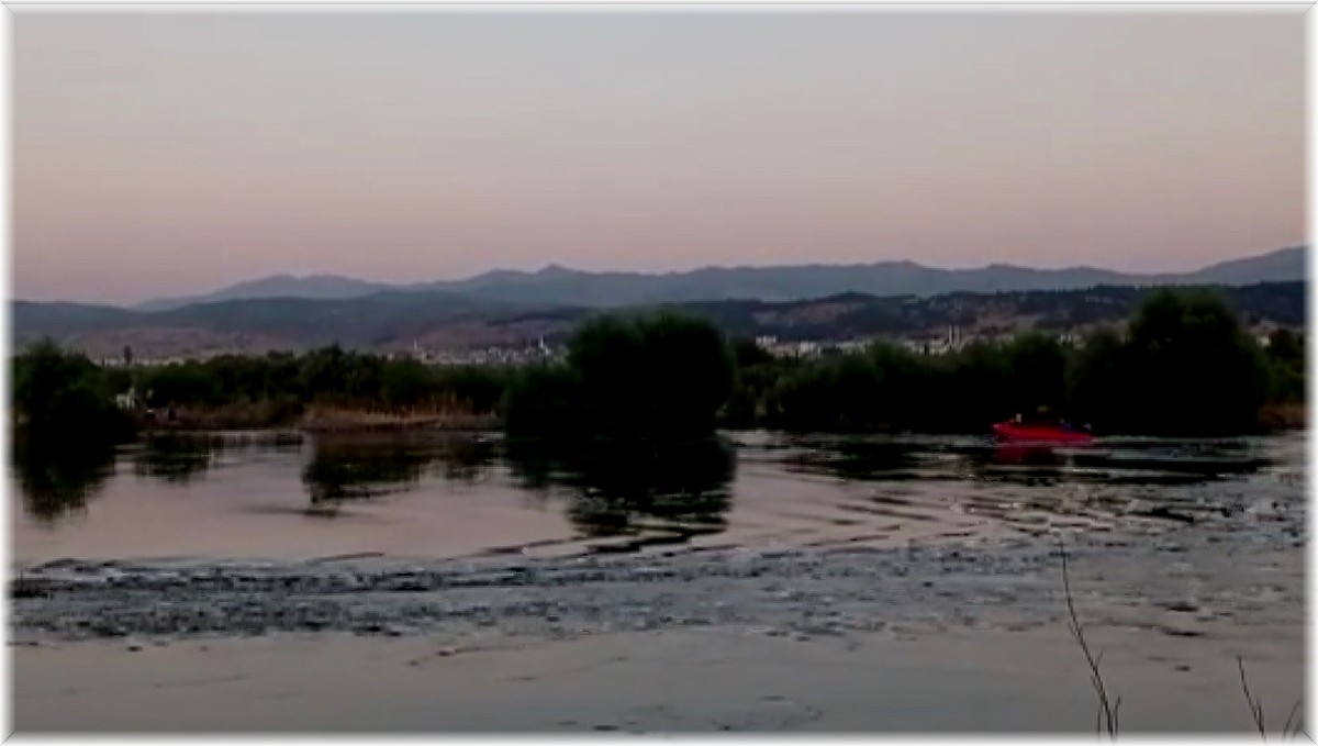 Murat Nehri'nde mahsur kalanları AFAD kurtardı