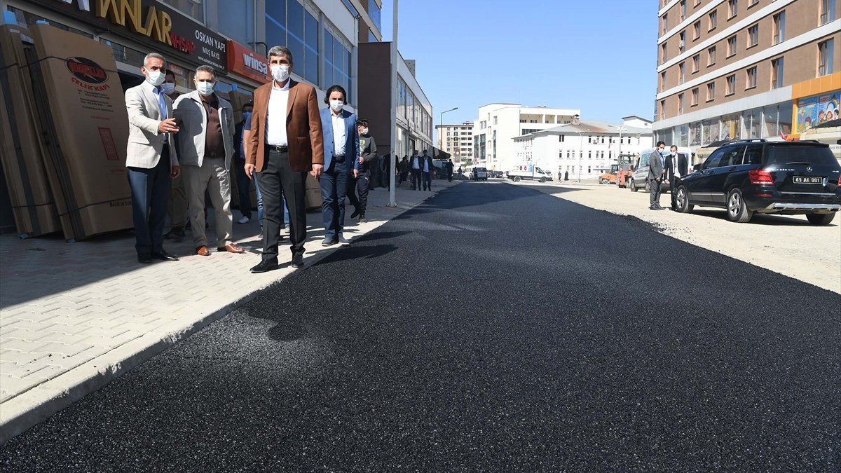 Muş Belediyesinin asfalt çalışmaları devam ediyor