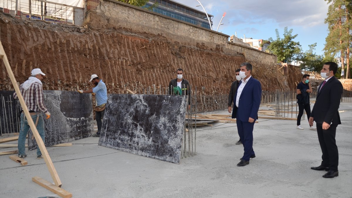 Muş Kent Meydanı'nda çalışmalar sürüyor