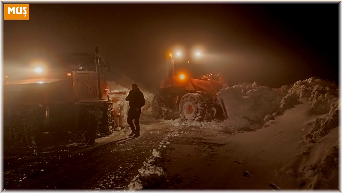 Muş-Mutki karayolunda mahsur kalan 35 kişi kurtarıldı