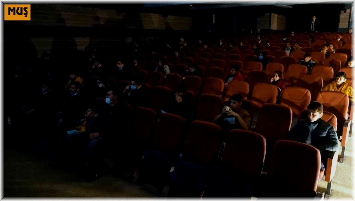Muş polisinden çocuklara sinema etkinliği