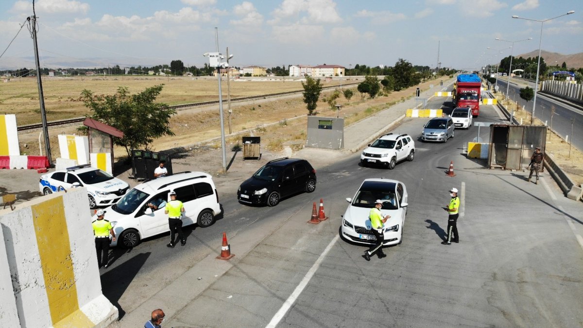 Muş polisinden drone destekli trafik denetimi
