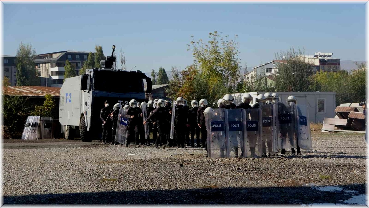 Muş polisinden gerçeği aratmayan tatbikat