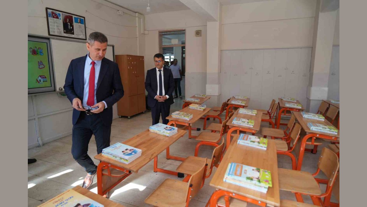 Muş'ta 1 milyondan fazla ders kitabı sıralara bırakıldı