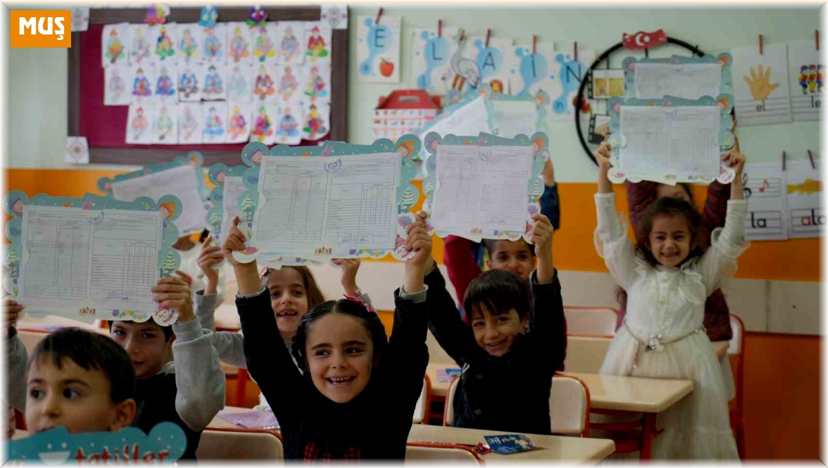 Muş'ta 108 bin 760 öğrenci karne heyecanı yaşadı