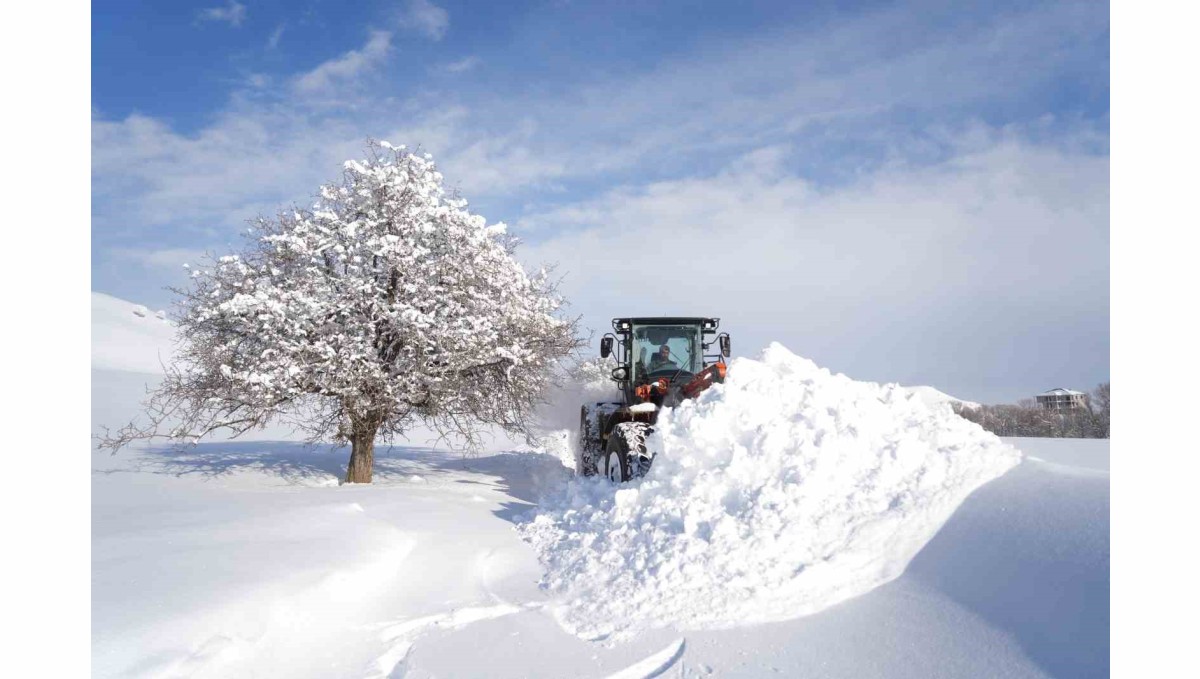Muş'ta 13 köy yolu ulaşıma açıldı