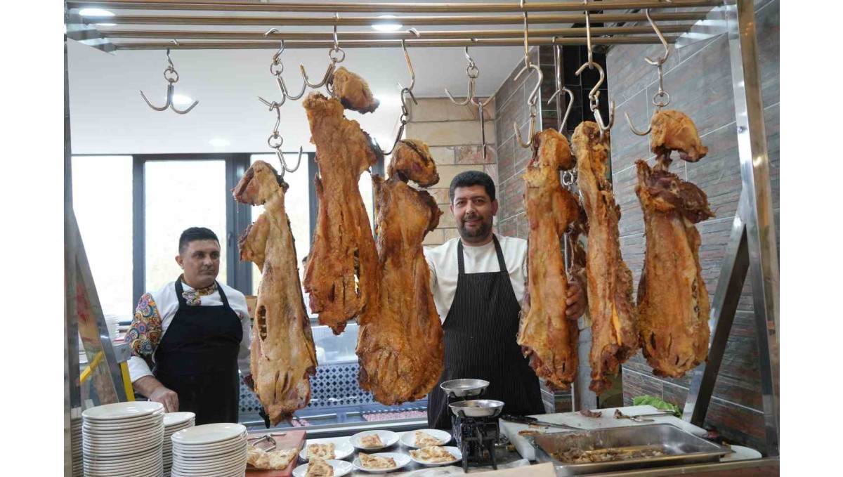 Muş'ta 15 yıllık ustalıkla büryan geleneği yaşatılıyor