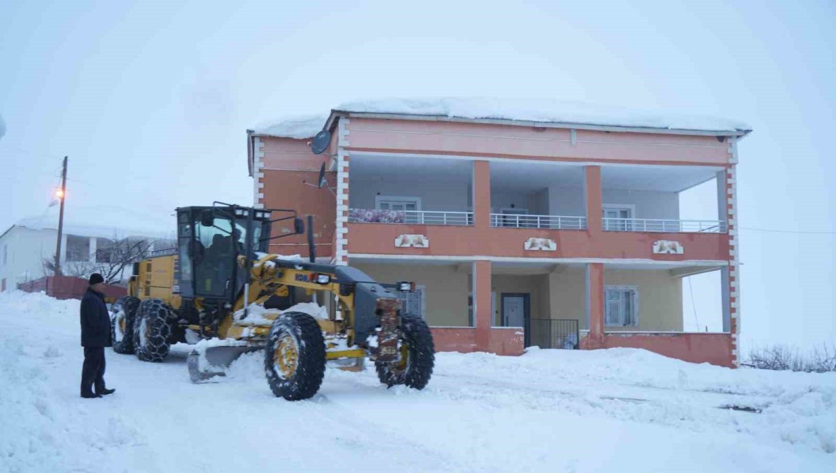 Muş'ta 173 köy yolu ulaşıma kapandı