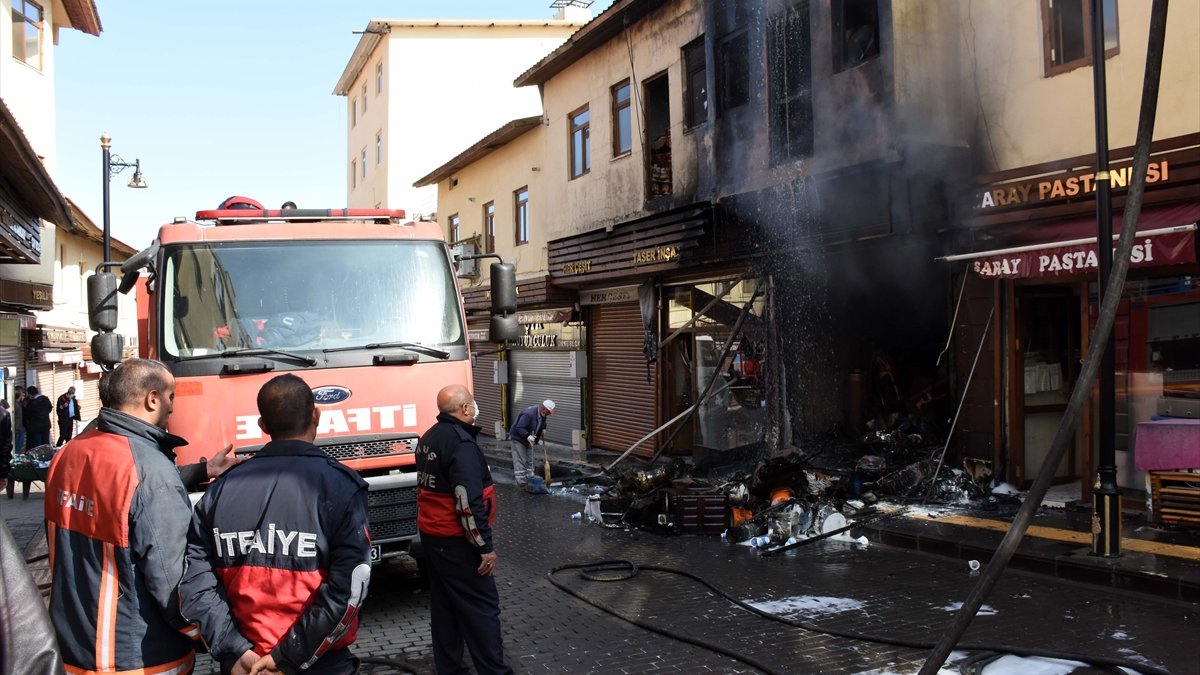 Muş'ta 4 katlı iş yerinde yangın
