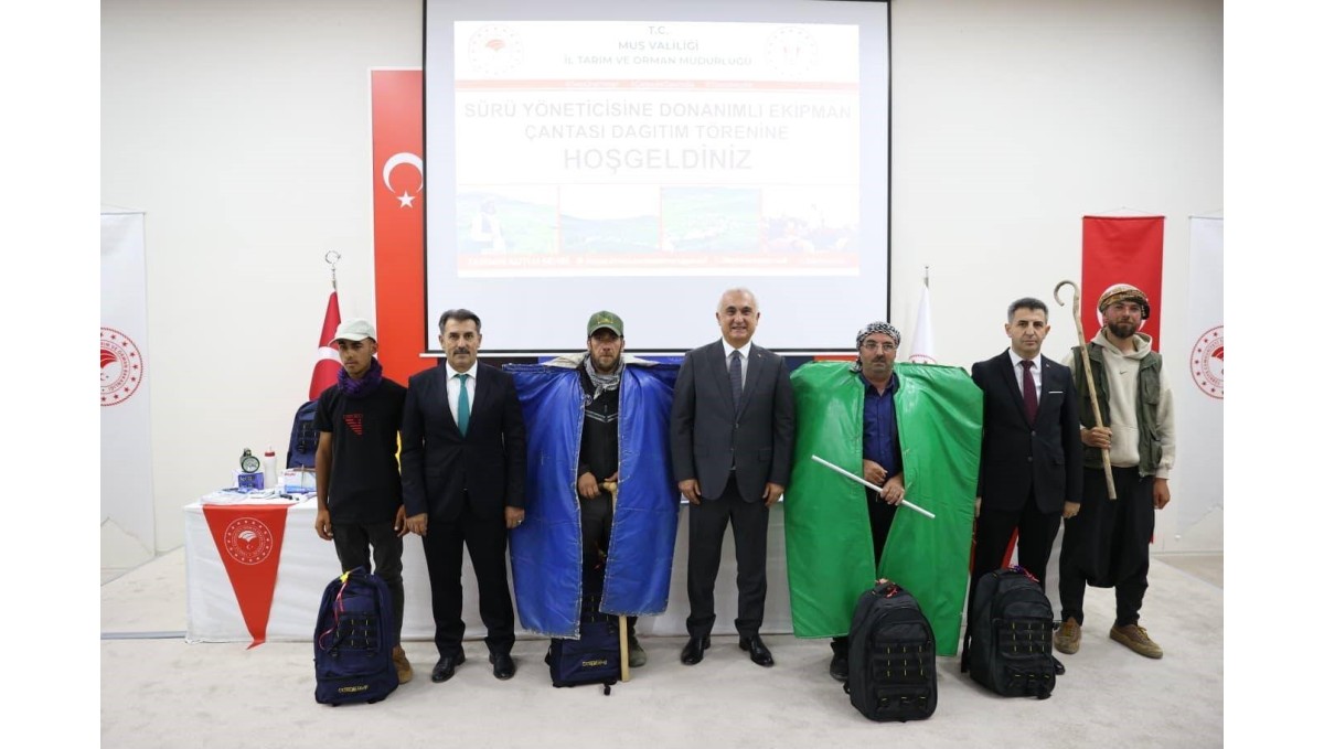 Muş'ta 400 çobana donanımlı ekipman çantası dağıtıldı