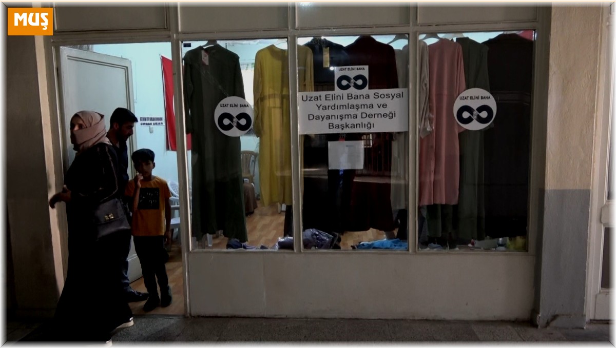 Muş'ta 5 bin 600 aileye ve depremzedelere bayram şekeri ile bayram kıyafetleri dağıtıldı