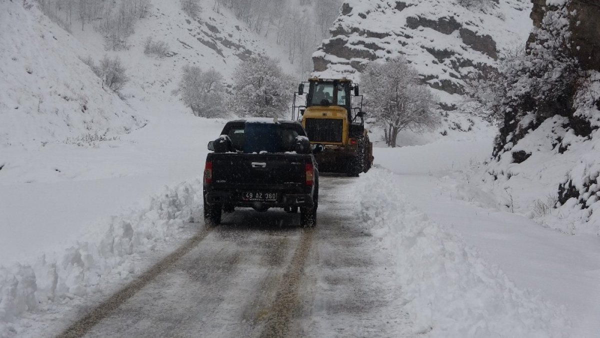 Muş'ta 65 köy yolu ulaşıma kapandı